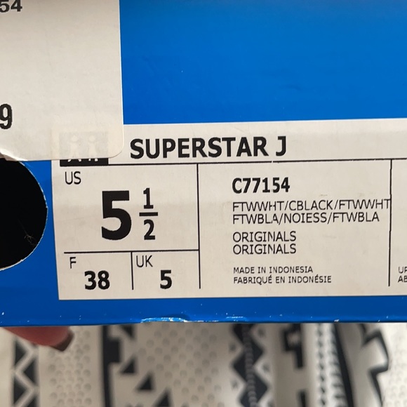 Adidas Superstars Youth 5.5 - Picture 4 of 4